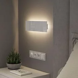 Светильник настенный светодиодный из закаленного стекла Favorit Light MRL LED 1125 белый Elektrostandard a061404